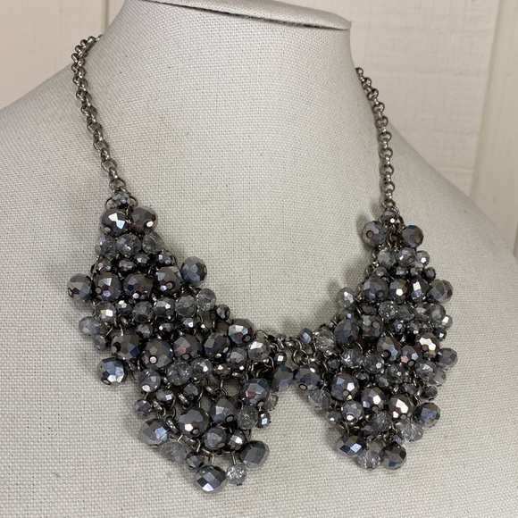 Sparkly collar style silvertone faceted dangling bead necklace - Picture 3 of 7
